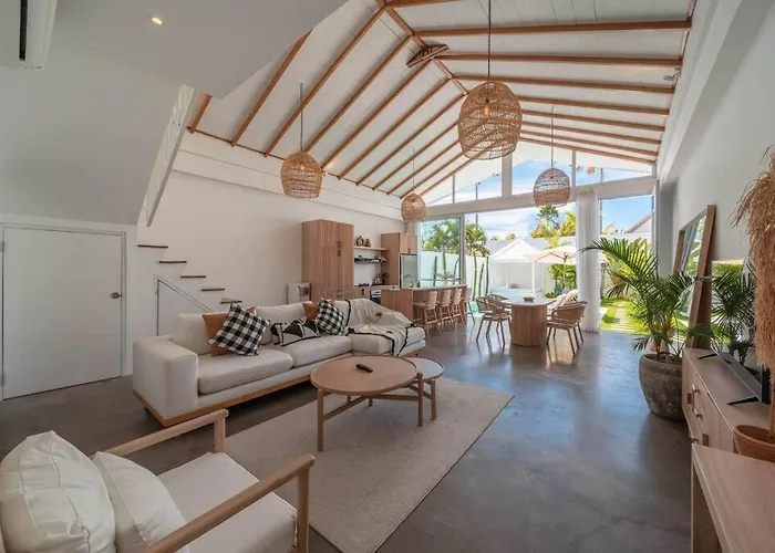 Villa Sea Breeze Retreat Modern 3br In