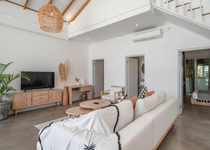 Sea Breeze Retreat Modern 3br In