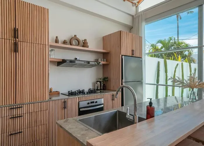 Sea Breeze Retreat Modern 3br In ヴィラ