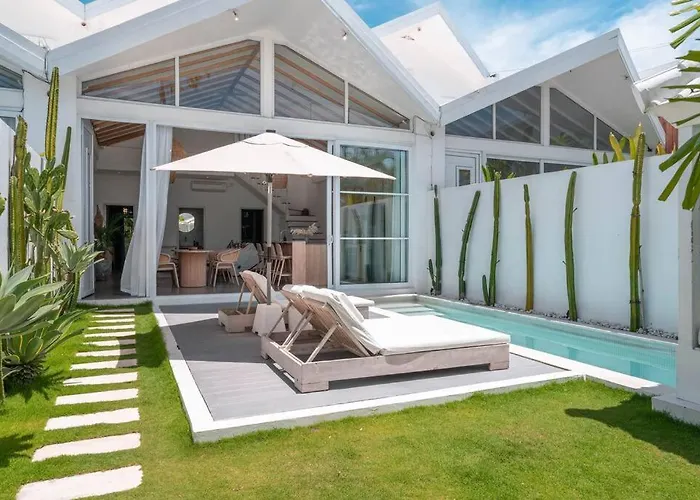 Sea Breeze Retreat Modern 3br In Villa