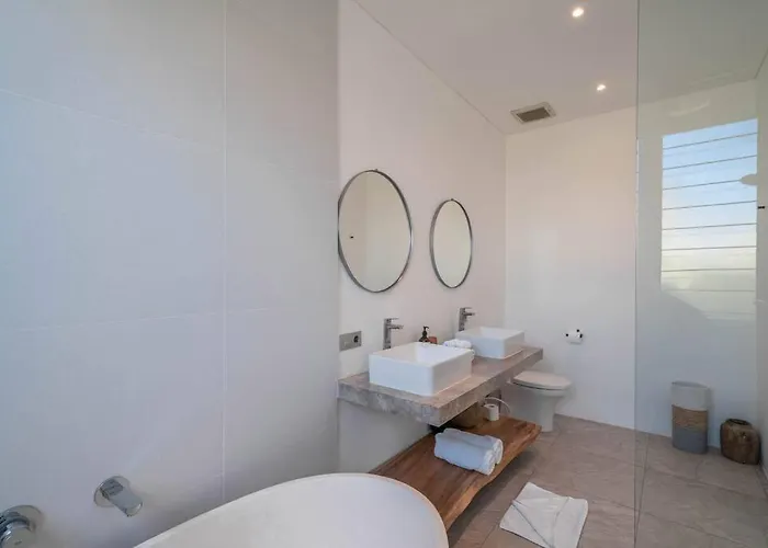 Villa Sea Breeze Retreat Modern 3br In