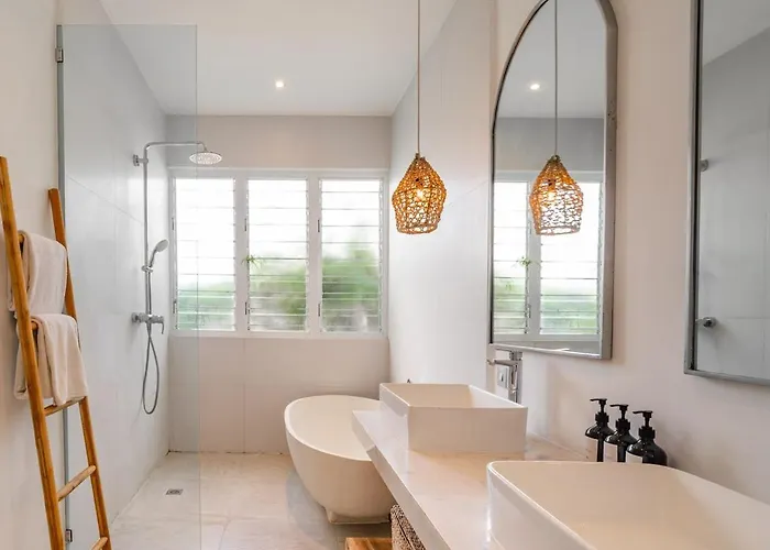 Sea Breeze Retreat Modern 3br In *
