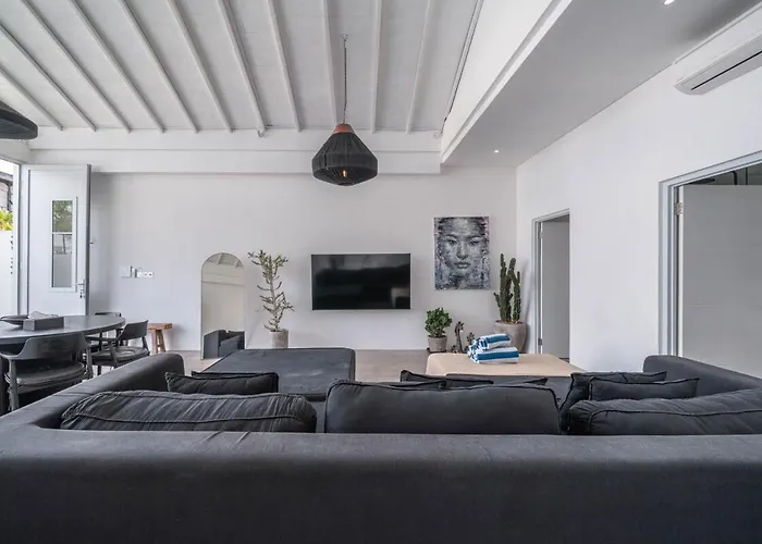 Sea Breeze Retreat Modern 3br In Villa *