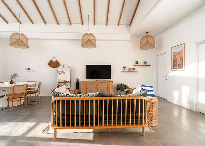 Villa Sea Breeze Retreat Modern 3br In