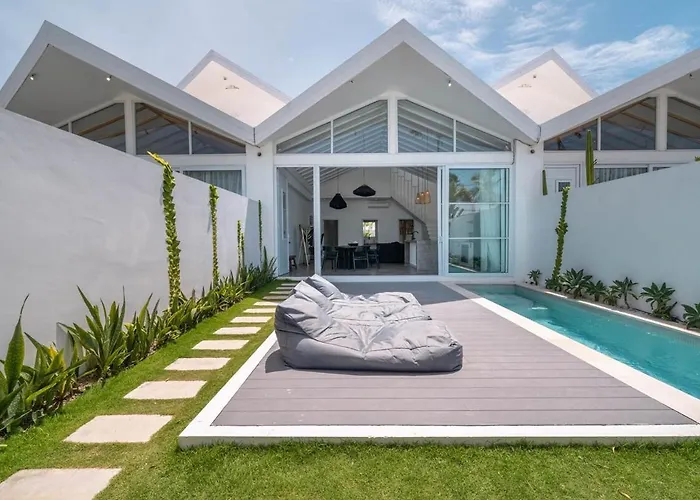 Sea Breeze Retreat Modern 3br In Villa